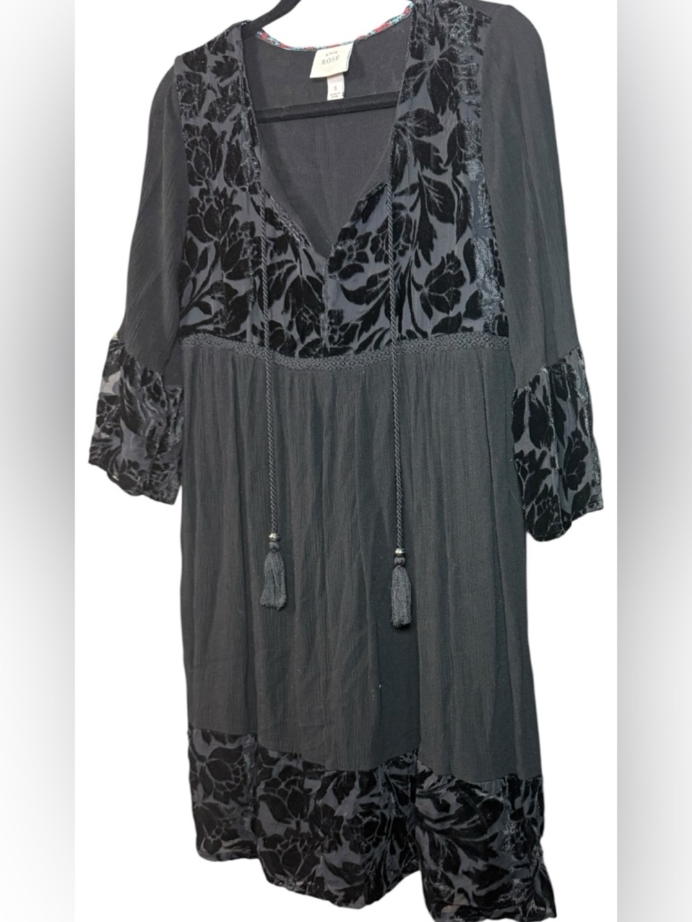 Francesca’s - Knox Rose Black Velvet Floral Long Sleeve Dress